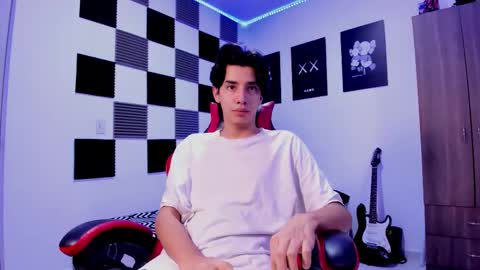 Snapshot of alan_boy01 chatting on November 2025 12:15:02 PM Alan Boy online show from November 2025 12:15:02 PM