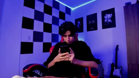 Snapshot of alan_boy01 chatting on November 2025 01:38:01 AM Alan Boy online show from November 2025 01:38:01 AM