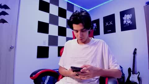 Snapshot of alan_boy01 chatting on December 2025 12:03:02 PM Alan Boy online show from December 2025 12:03:02 PM