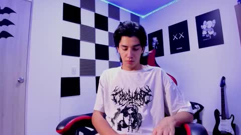 Snapshot of alan_boy01 chatting on December 2025 12:32:01 PM Alan Boy online show from December 2025 12:32:01 PM