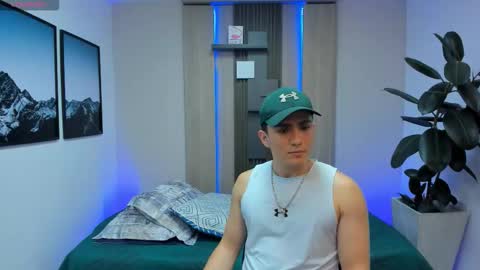 Snapshot of alan_nd_kevin chatting on November 2025 07:14:01 PM Alan Kevin can we reach 100 thumbs up please guys online show from November 2025 07:14:01 PM