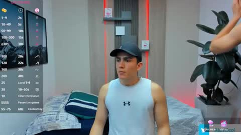 Snapshot of alan_nd_kevin chatting on November 2025 07:13:02 PM Alan Kevin can we reach 100 thumbs up please guys online show from November 2025 07:13:02 PM