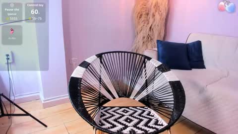 Snapshot of alana__rossetti chatting on November 2025 12:38:02 PM Alana online show from November 2025 12:38:02 PM