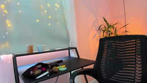 Snapshot of alana_suares chatting on October 2025 08:39:02 PM Alana online show from October 2025 08:39:02 PM