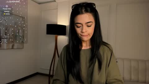 Alana online show from November 2025 12:04:01 PM