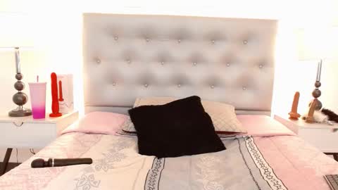 alana online show from December 2025 04:07:02 AM