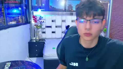 Snapshot of alandelrey57 chatting on December 2025 04:32:01 AM ALAN DEL REY online show from December 2025 04:32:01 AM