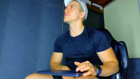 Snapshot of alanferrer chatting on May 2026 10:09:02 AM Alan Ferrer online show from May 2026 10:09:02 AM