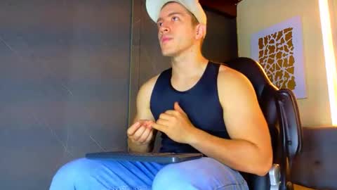 Snapshot of alanferrer chatting on May 2026 10:10:01 AM Alan Ferrer online show from May 2026 10:10:01 AM