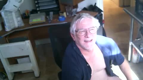 Snapshot of alanlee10allen chatting on November 2025 08:08:02 PM Alanlee10allen online show from November 2025 08:08:02 PM