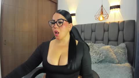 Snapshot of alanna__19 chatting on May 2026 01:58:02 AM Alana online show from May 2026 01:58:02 AM