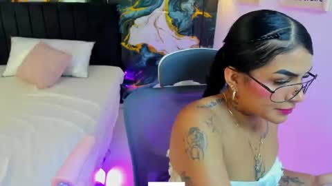 Snapshot of alanna_wild chatting on June 2026 07:01:01 PM Alana online show from June 2026 07:01:01 PM