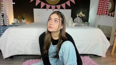 Snapshot of alannarusselll chatting on June 2026 08:36:01 PM Alanna Cute Russell online show from June 2026 08:36:01 PM