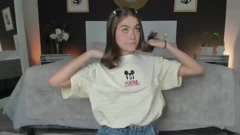 Snapshot of alannarusselll chatting on July 2026 08:34:02 PM Alanna Cute Russell online show from July 2026 08:34:02 PM