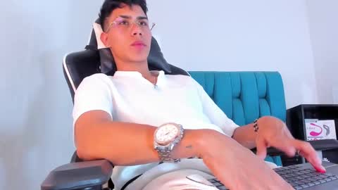 Snapshot of alannaughty_ chatting on February 2025 09:58:01 PM alannaughty_ online show from February 2025 09:58:01 PM