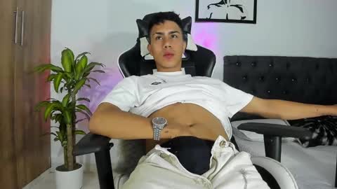 Snapshot of alannaughty_ chatting on November 2025 02:00:02 AM alannaughty_ online show from November 2025 02:00:02 AM