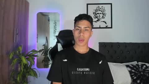 Snapshot of alannaughty_ chatting on December 2025 11:12:01 PM alannaughty_ online show from December 2025 11:12:01 PM