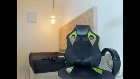 alantrickz365 online show from November 2025 01:05:02 AM