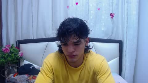 Snapshot of albertbernal69 chatting on March 2025 02:32:01 AM Albert online show from March 2025 02:32:01 AM