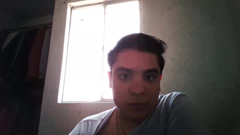 albertoarenas16 online show from April 2026 07:15:01 PM