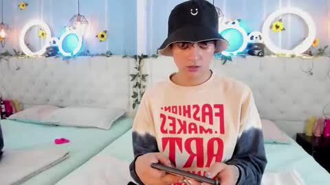 ale_aurarashi online show from November 2025 02:55:02 AM