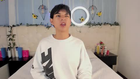 ale_aurarashi online show from November 2025 02:36:02 AM