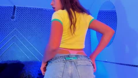 Snapshot of aleja_bloom chatting on February 2025 05:48:02 PM aleja_bloom online show from February 2025 05:48:02 PM