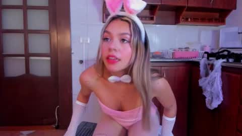 Snapshot of aleja_bloom chatting on October 2025 12:33:01 PM aleja_bloom online show from October 2025 12:33:01 PM