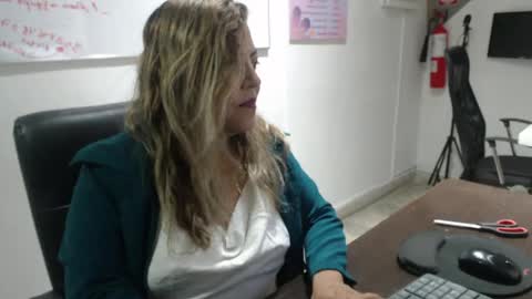 Snapshot of aleja_lollipop chatting on April 2026 05:37:01 PM Aleja online show from April 2026 05:37:01 PM