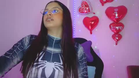 Aleja Harker  online show from January 2025 03:54:02 AM