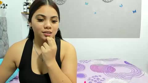 alejandra_evanss online show from October 2025 01:04:02 AM
