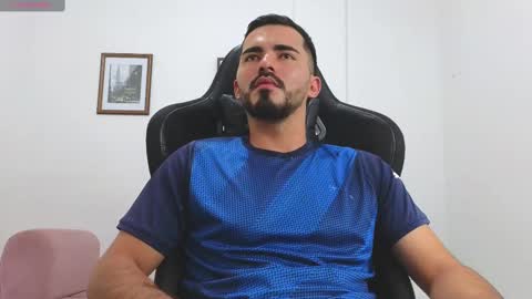 alejandroo_7 online show from November 2025 06:52:02 PM