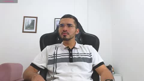 alejandroo_7 online show from December 2025 03:10:01 PM