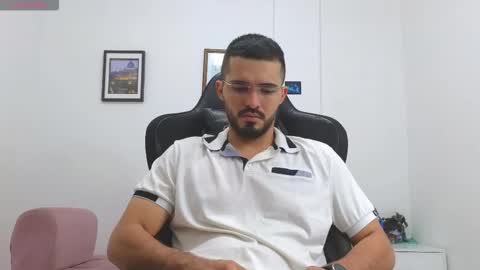 alejandroo_7 online show from December 2025 09:09:01 PM