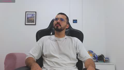 alejandroo_7 online show from January 2026 09:30:02 PM