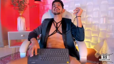 Alejo  online show from February 2025 11:31:01 PM