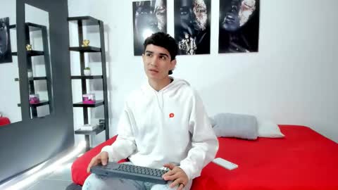 alejo_gray1 online show from February 2026 12:03:01 PM