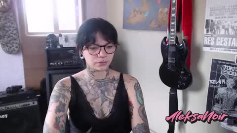 Snapshot of aleksanoir chatting on February 2025 03:09:02 PM AleksaNoir online show from February 2025 03:09:02 PM