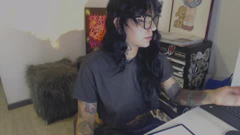 Snapshot of aleksanoir chatting on April 2026 06:14:02 PM AleksaNoir online show from April 2026 06:14:02 PM
