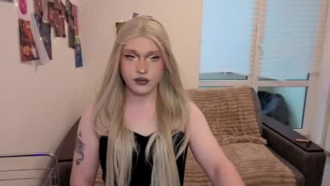 Snapshot of alena_dubai chatting on May 2026 06:09:02 AM ALENA INDEPENDENT MODEL online show from May 2026 06:09:02 AM