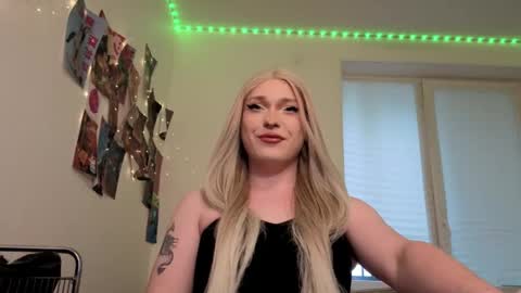 Snapshot of alena_dubai chatting on May 2026 06:10:02 AM ALENA INDEPENDENT MODEL online show from May 2026 06:10:02 AM