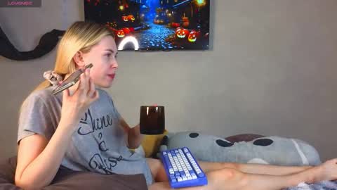 Alena online show from November 2025 01:13:02 PM