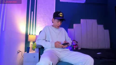 Snapshot of alessandro_dybala chatting on February 2025 11:38:02 AM Alessandro Dybala online show from February 2025 11:38:02 AM