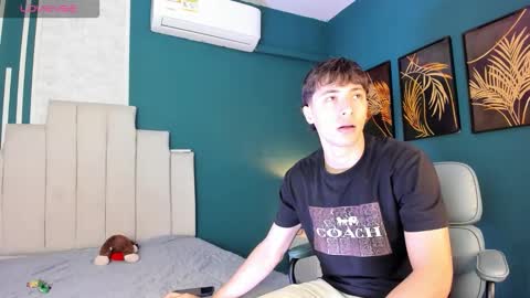 Snapshot of alessandro_dybala chatting on December 2025 12:32:02 PM Alessandro Dybala online show from December 2025 12:32:02 PM