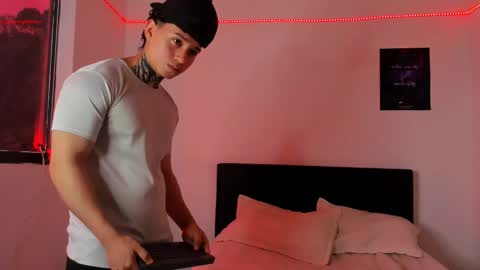 Alessandro online show from February 2025 03:31:02 PM