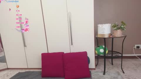 Snapshot of alessia_bloom_ chatting on February 2026 08:27:01 PM alessia_bloom_ online show from February 2026 08:27:01 PM