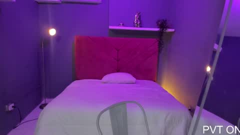 Snapshot of alessia_copper chatting on April 2026 11:27:01 AM Ale online show from April 2026 11:27:01 AM