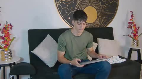 Alessio online show from November 2025 12:38:02 PM