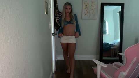 alex  online show from October 2025 10:00:02 PM