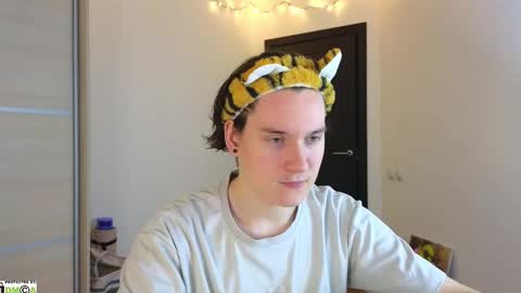 FAVORITE online show from March 2025 01:03:02 AM